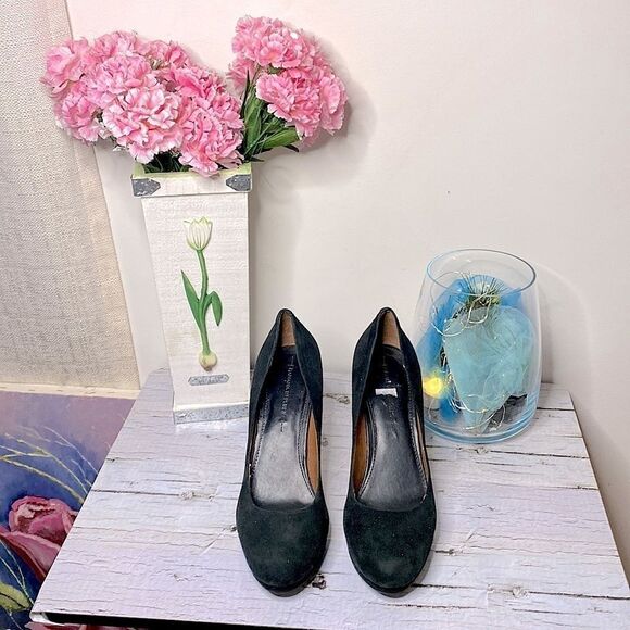 🌷  Banana Republic🌷 Black Suede Pumps - Picture 2 of 13